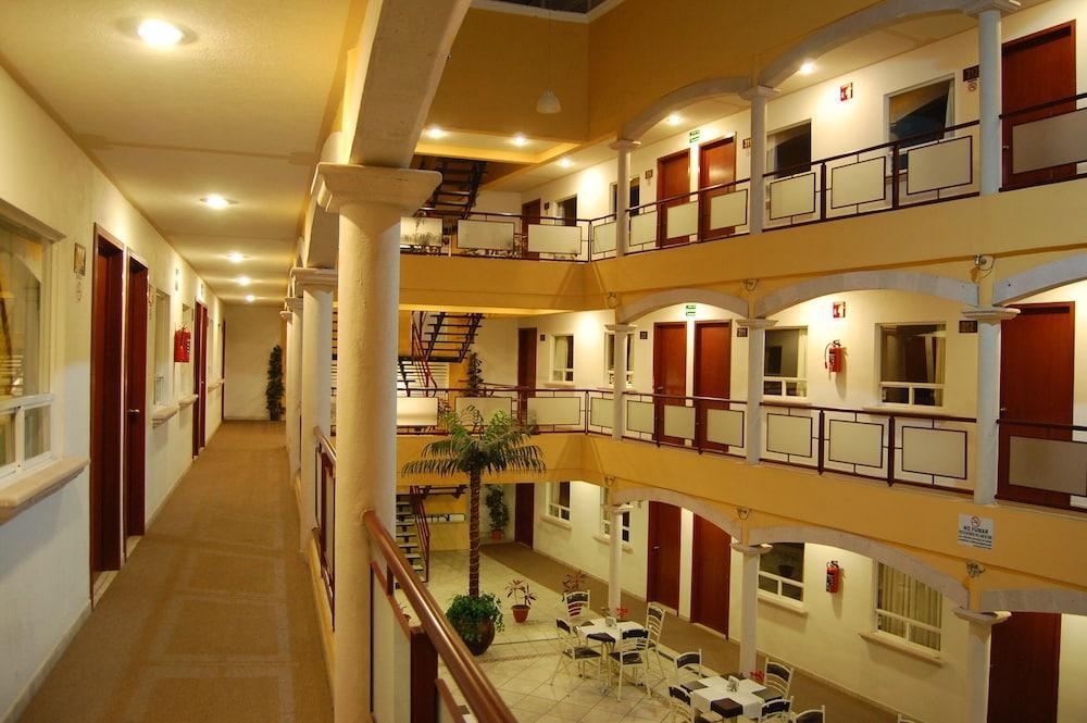 Capital O Hotel Victoria Morelia Exterior foto